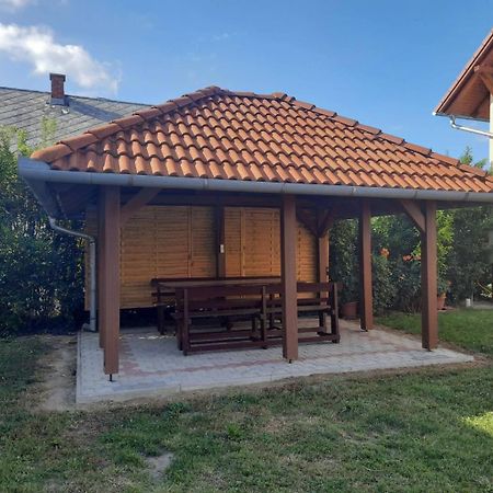 Nora Apartman Balatonlelle Buitenkant foto