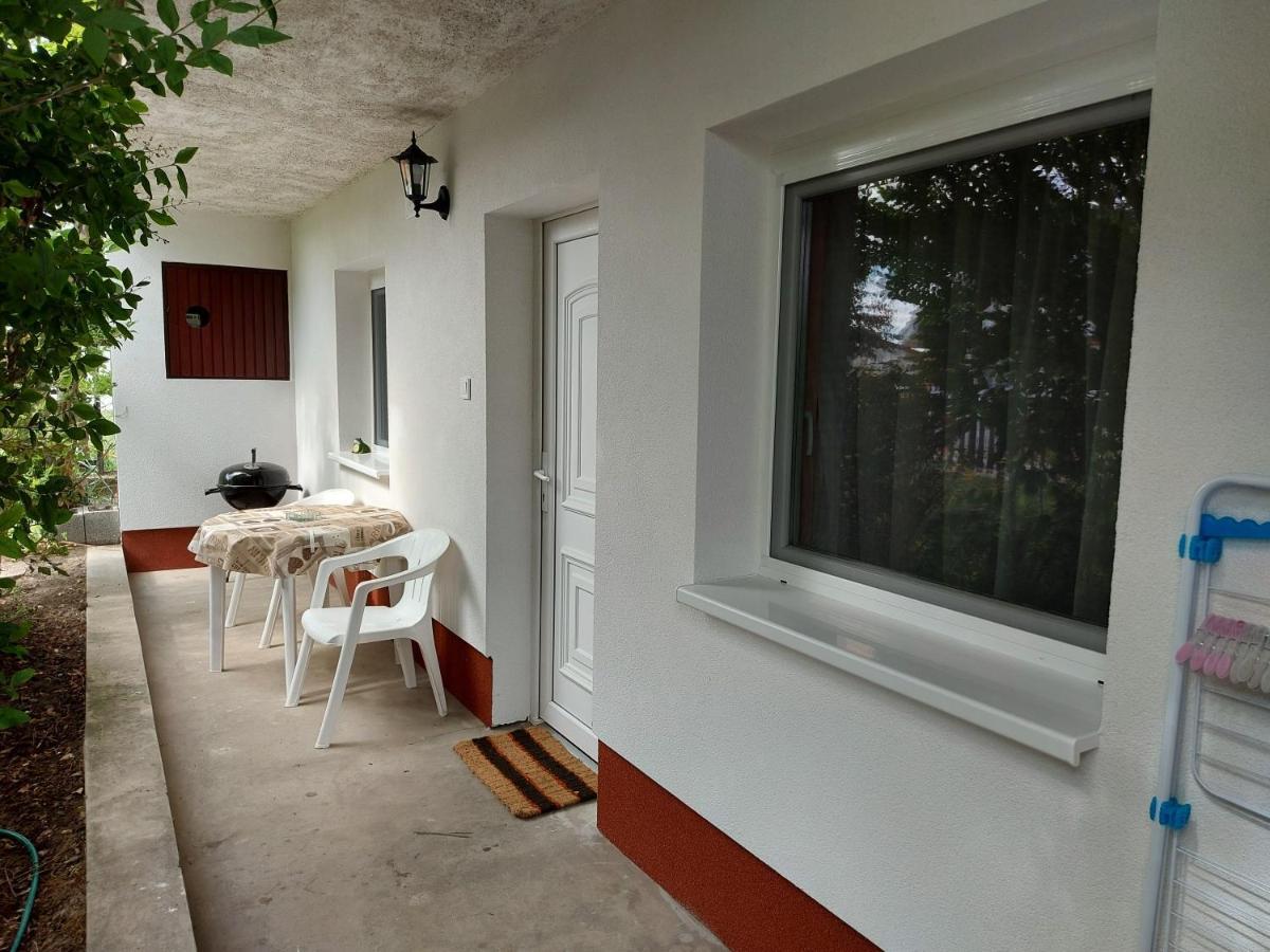 Nora Apartman Balatonlelle Buitenkant foto